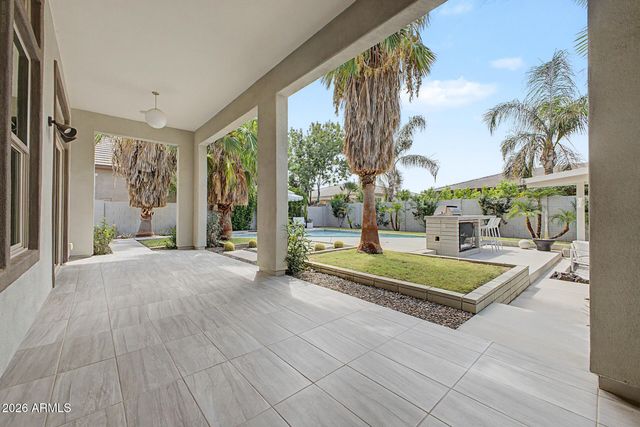 3671 E AQUARIUS Place, Chandler, AZ 85249