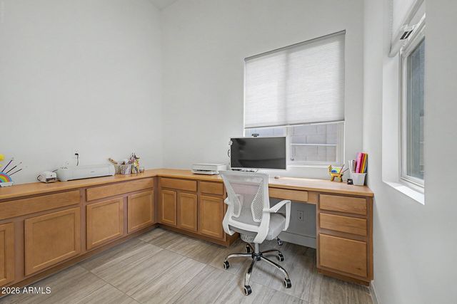 3671 E AQUARIUS Place, Chandler, AZ 85249