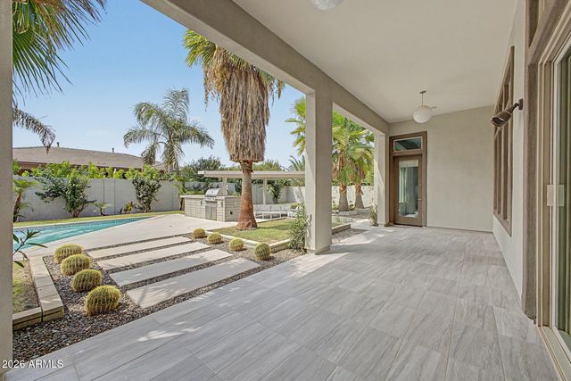 3671 E AQUARIUS Place, Chandler, AZ 85249