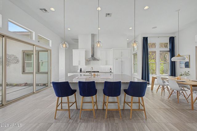 3671 E AQUARIUS Place, Chandler, AZ 85249