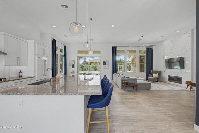 3671 E AQUARIUS Place, Chandler, AZ 85249