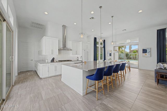 3671 E AQUARIUS Place, Chandler, AZ 85249