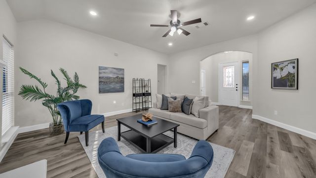 100 Falcons Eye Court, Weatherford, TX 76087