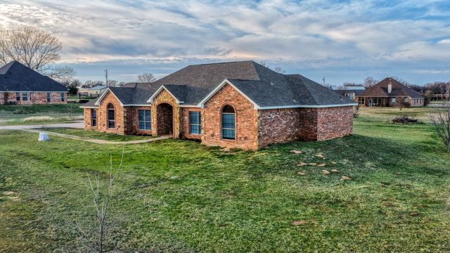 100 Falcons Eye Court, Weatherford, TX 76087