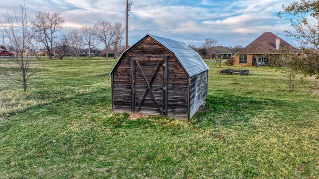 100 Falcons Eye Court, Weatherford, TX 76087