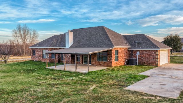 100 Falcons Eye Court, Weatherford, TX 76087