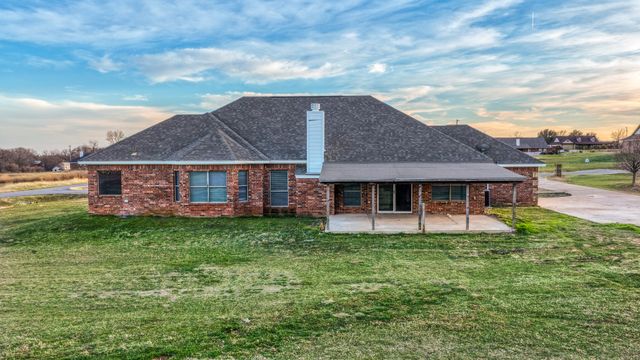 100 Falcons Eye Court, Weatherford, TX 76087