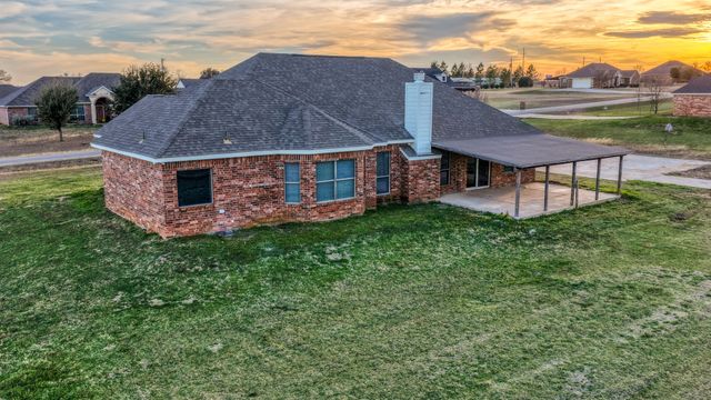 100 Falcons Eye Court, Weatherford, TX 76087