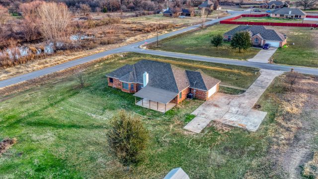 100 Falcons Eye Court, Weatherford, TX 76087