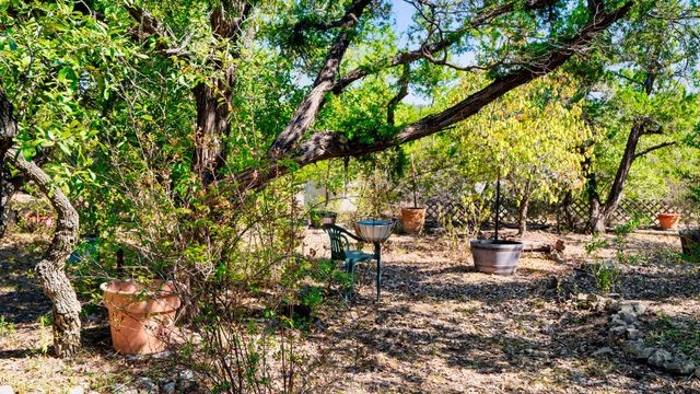 601 Hays Country Acres RD, Dripping Springs, TX 78620