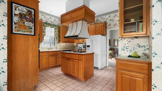 601 Hays Country Acres RD, Dripping Springs, TX 78620