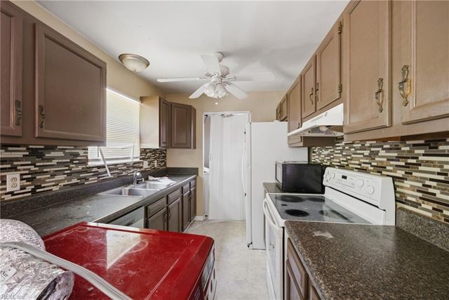 4406 Breezewood CT, Portsmouth, VA 23703