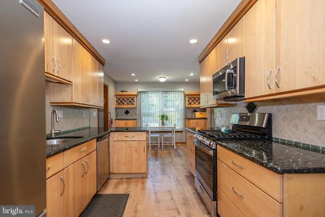 3 BOOTHBY CT, Mount Laurel, NJ 08054