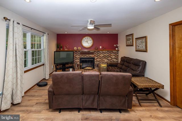 3 BOOTHBY CT, Mount Laurel, NJ 08054