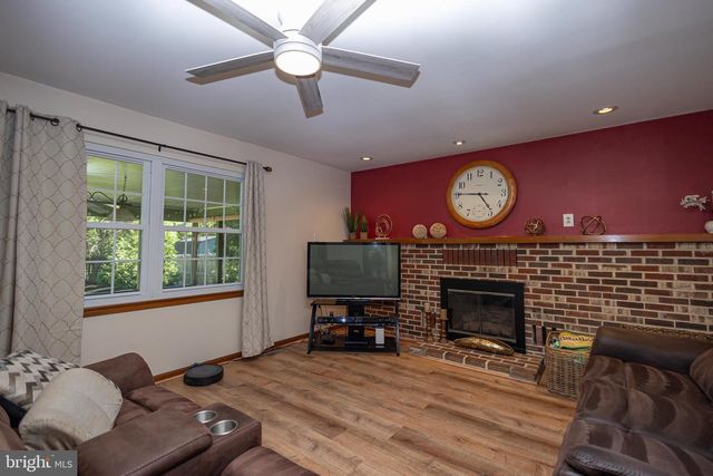 3 BOOTHBY CT, Mount Laurel, NJ 08054