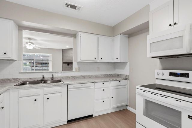 6907 Chasewood Drive, Missouri City, TX 77489