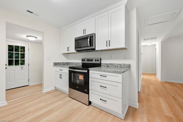 3613 Weiss LN, Chesapeake, VA 23323