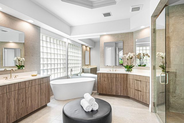 16032 Bristol Isle Way, Delray Beach, FL 33446