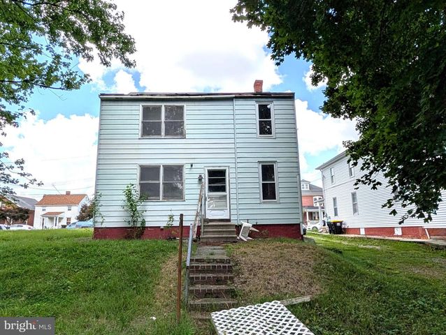 211 FAIR AVE, Hanover, PA 17331