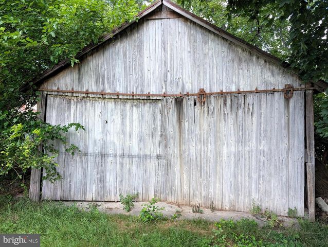 211 FAIR AVE, Hanover, PA 17331