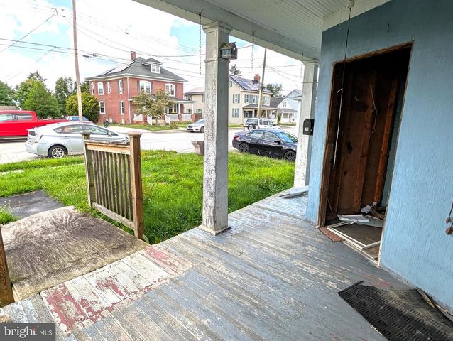 211 FAIR AVE, Hanover, PA 17331