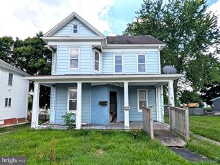211 FAIR AVE, Hanover, PA 17331