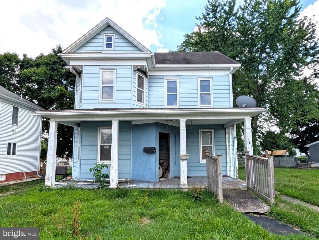211 FAIR AVE, Hanover, PA 17331