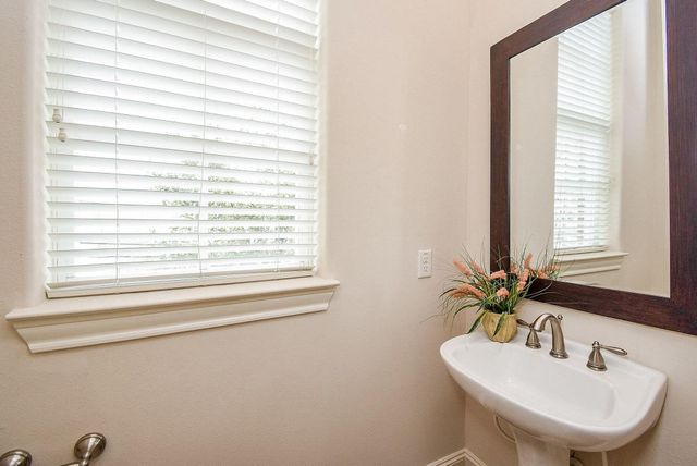 1027 Saint Charles Street, Houston, TX 77003