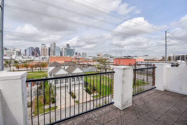 1027 Saint Charles Street, Houston, TX 77003