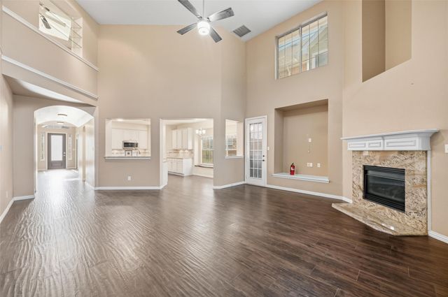 5027 Toftrees Drive, Arlington, TX 76016