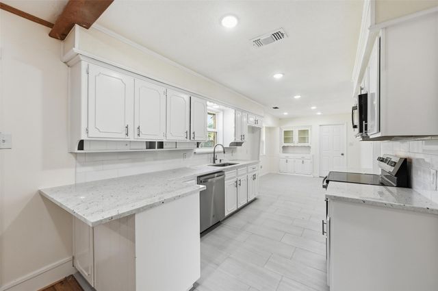 3301 Peachtree Lane, Pantego, TX 76013