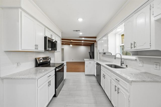 3301 Peachtree Lane, Pantego, TX 76013