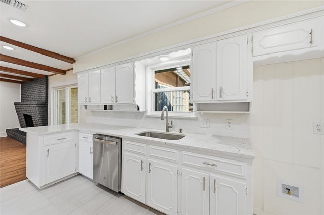 3301 Peachtree Lane, Pantego, TX 76013