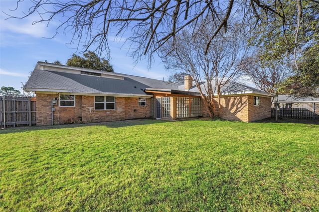 3301 Peachtree Lane, Pantego, TX 76013