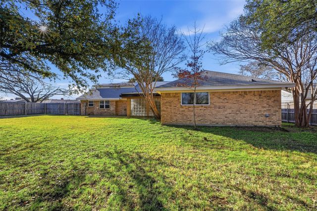 3301 Peachtree Lane, Pantego, TX 76013