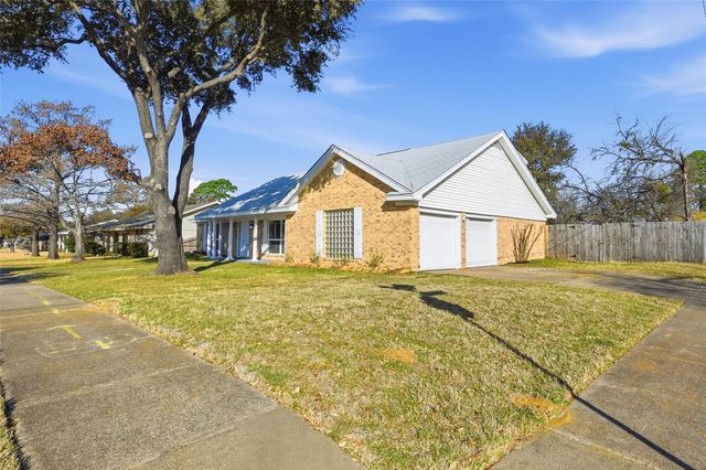 3301 Peachtree Lane, Pantego, TX 76013