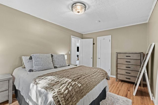 1197 Burke Avenue W, Roseville, MN 55113