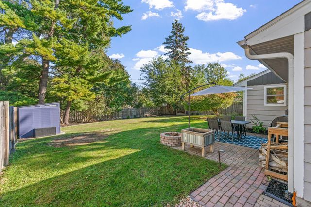 1197 Burke Avenue W, Roseville, MN 55113