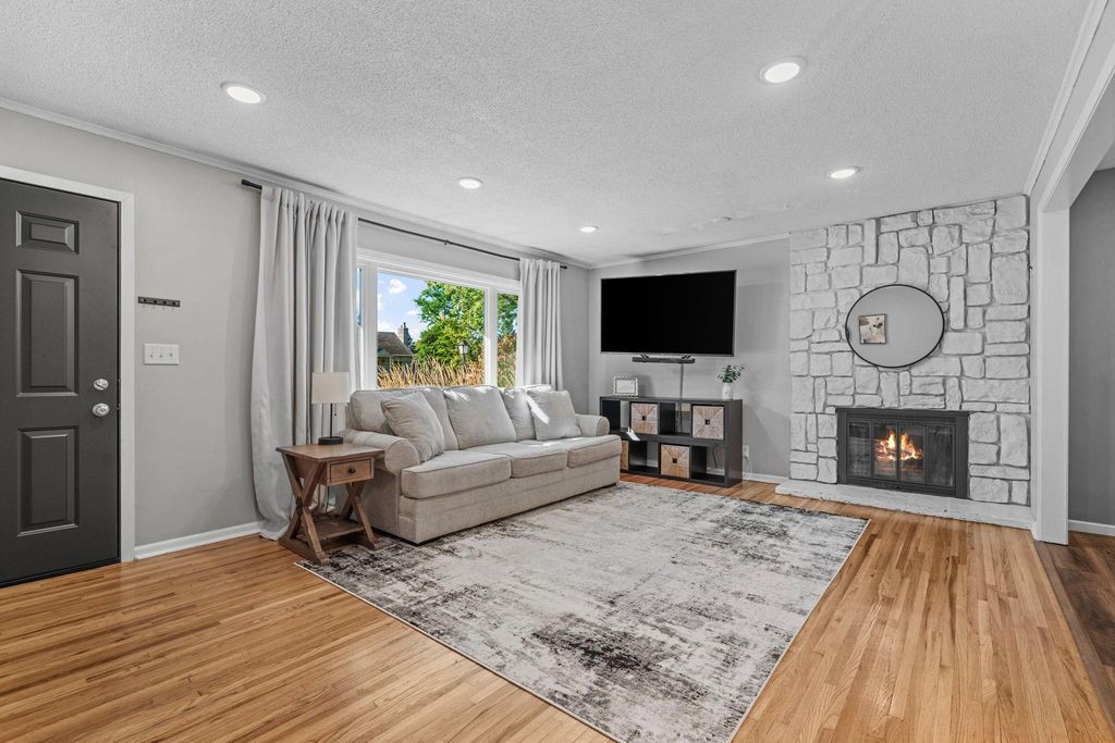 1197 Burke Avenue W, Roseville, MN 55113 — photo 3