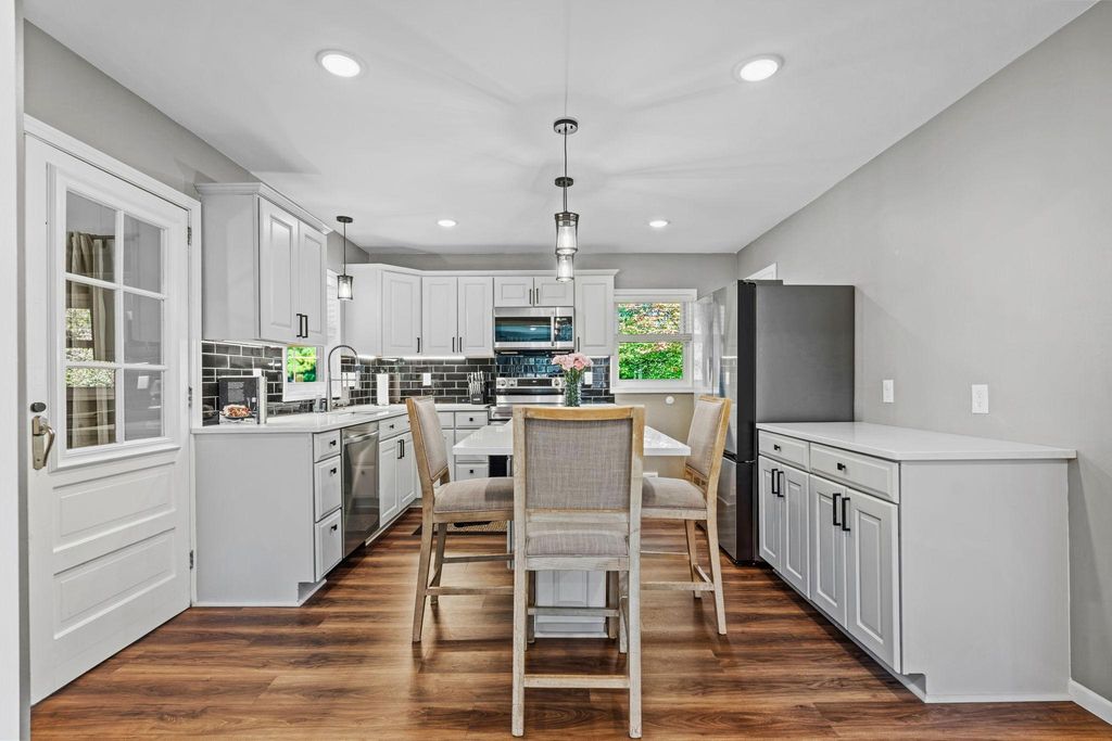 1197 Burke Avenue W, Roseville, MN 55113 — photo 4
