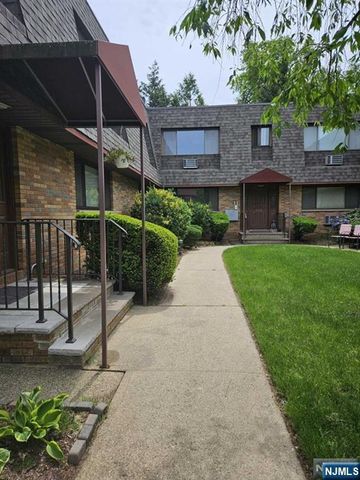 162 Diamond Bridge Avenue 11, Hawthorne, NJ 07506