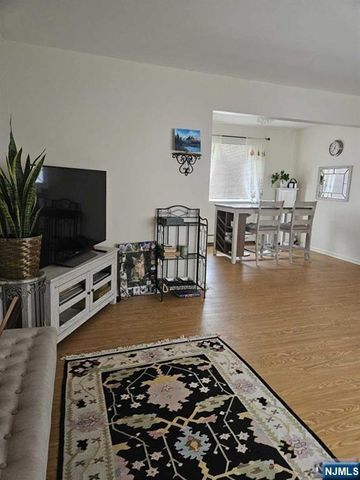 162 Diamond Bridge Avenue 11, Hawthorne, NJ 07506