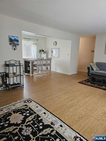 162 Diamond Bridge Avenue 11, Hawthorne, NJ 07506