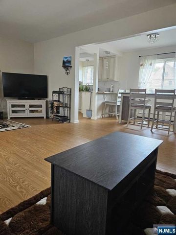 162 Diamond Bridge Avenue 11, Hawthorne, NJ 07506