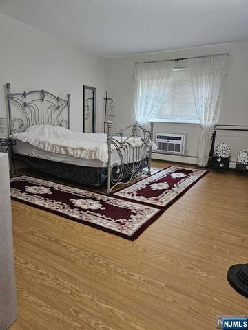162 Diamond Bridge Avenue 11, Hawthorne, NJ 07506