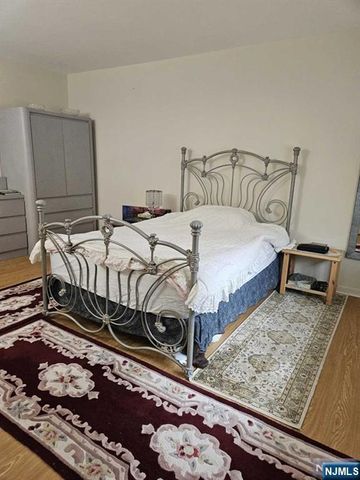 162 Diamond Bridge Avenue 11, Hawthorne, NJ 07506