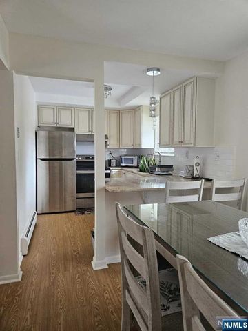 162 Diamond Bridge Avenue 11, Hawthorne, NJ 07506