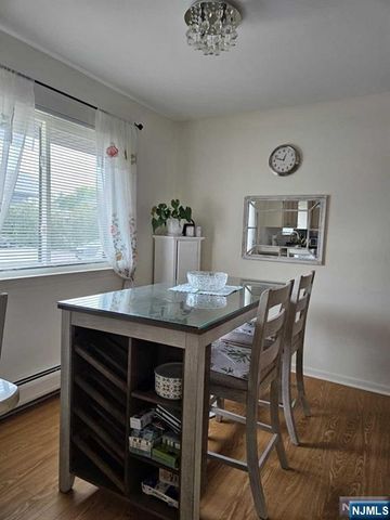 162 Diamond Bridge Avenue 11, Hawthorne, NJ 07506