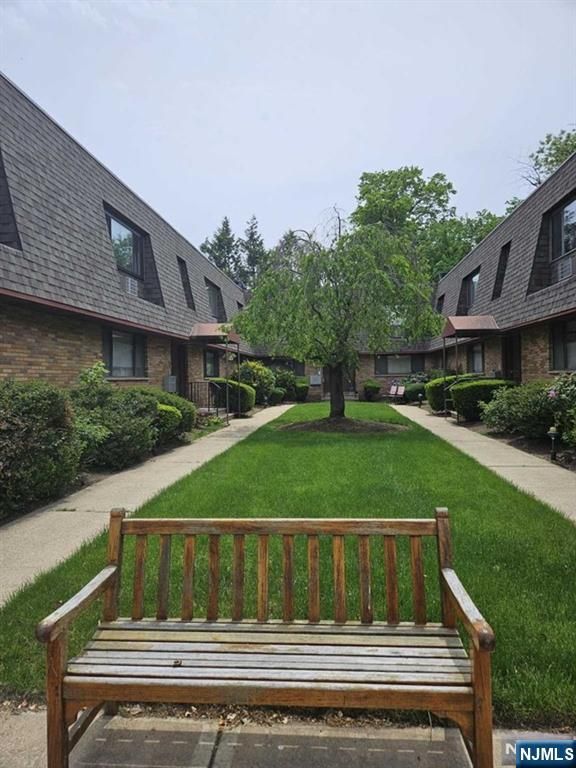 162 Diamond Bridge Avenue 11, Hawthorne, NJ 07506