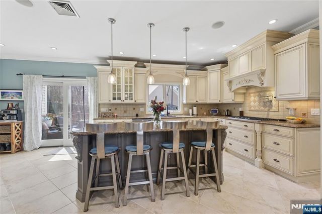 50 Hemlock Drive, Paramus, NJ 07652